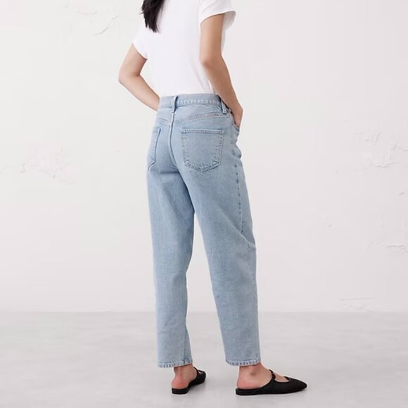 Banana Republic Factory Slim Barrel High-Rise Jeans | Light Wash | Size 33 | NWT - Picture 2 of 4